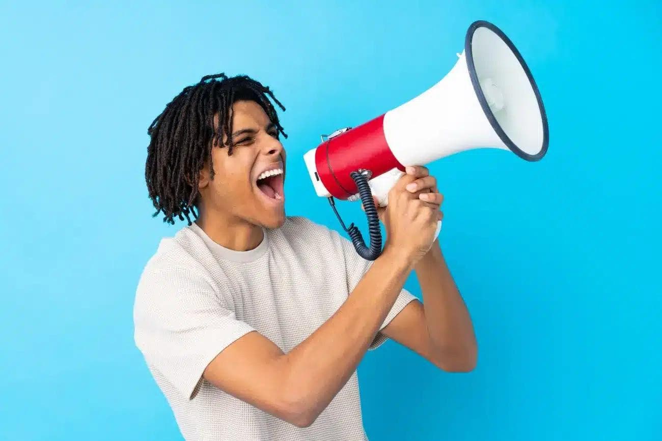 Estudio: ¿Deben los influencers sonar súper excitados?