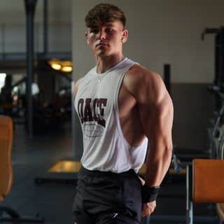 A male bodybuilder posing in the gym.