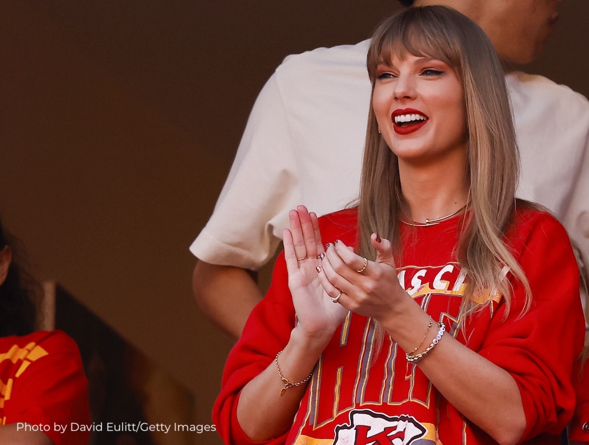 Taylor swift at the kansas city chiefs game.
